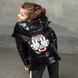 Демісезонна дитяча куртка чорного кольору з лакової плащової тканини та нашивкою J-20-20 BLACK BABY фото 5