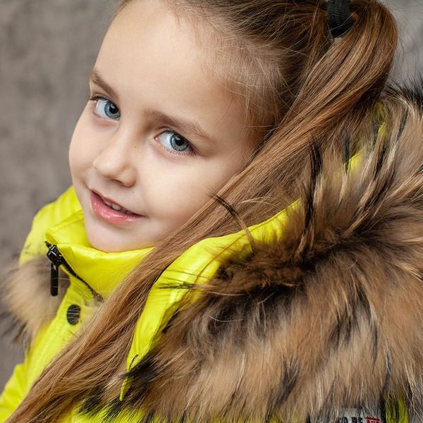 Дитячий зимовий костюм з натуральної опушенням в жовтому кольорі для дівчинки W-079-21 neon yellow girl фото