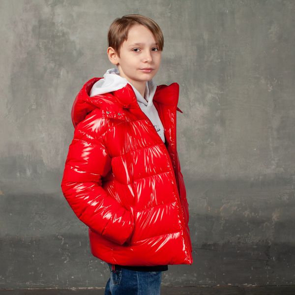Демісезонна червона куртка на підлітка з лакової плащової тканини J-21-20 RED фото
