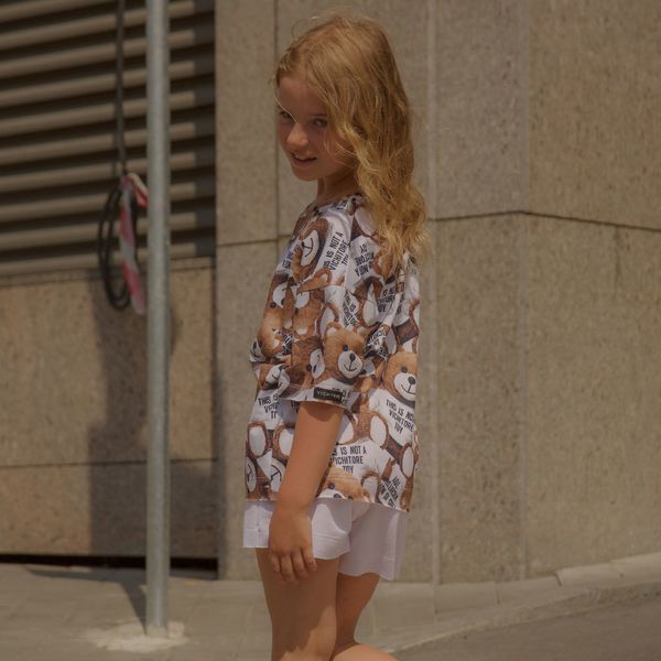 Дитячий літній костюм для дівчинки з шорт і футболки оверсайз з авторським принтом ведмедики S-036-21 white фото